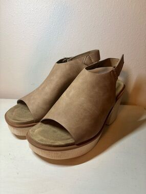 Pierre Dumas Taupe Open-Toe Platform Wedge Sandals